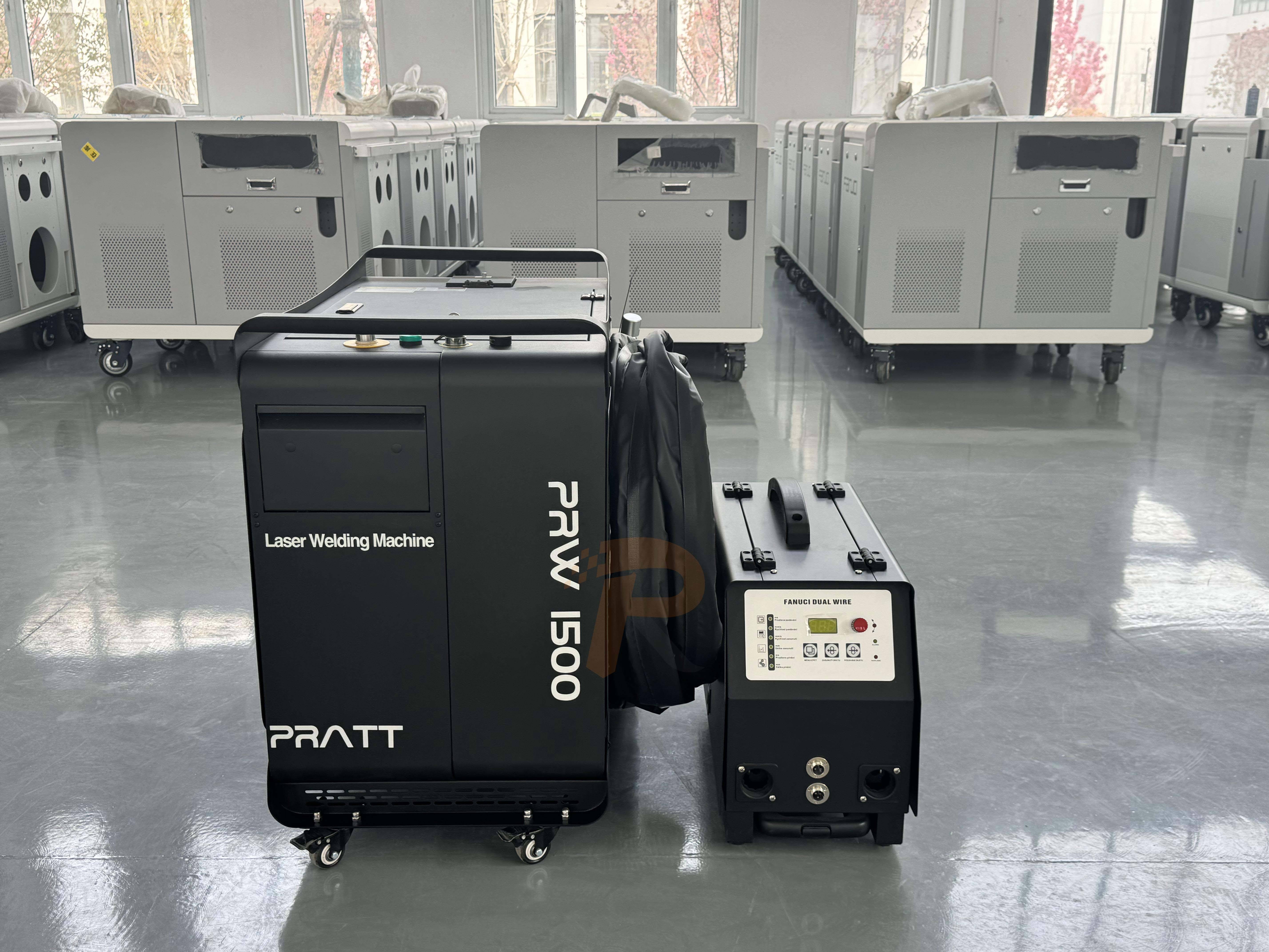Poste de soudage laser 2000 W à source fibre — photo 2